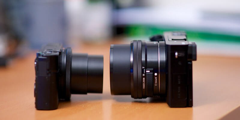 Compact-vs-mirroless-camera-size