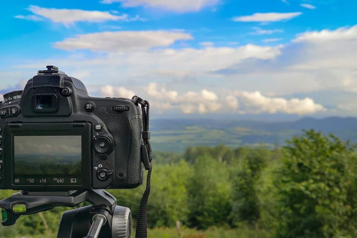 How do you travel with a DSLR camera
